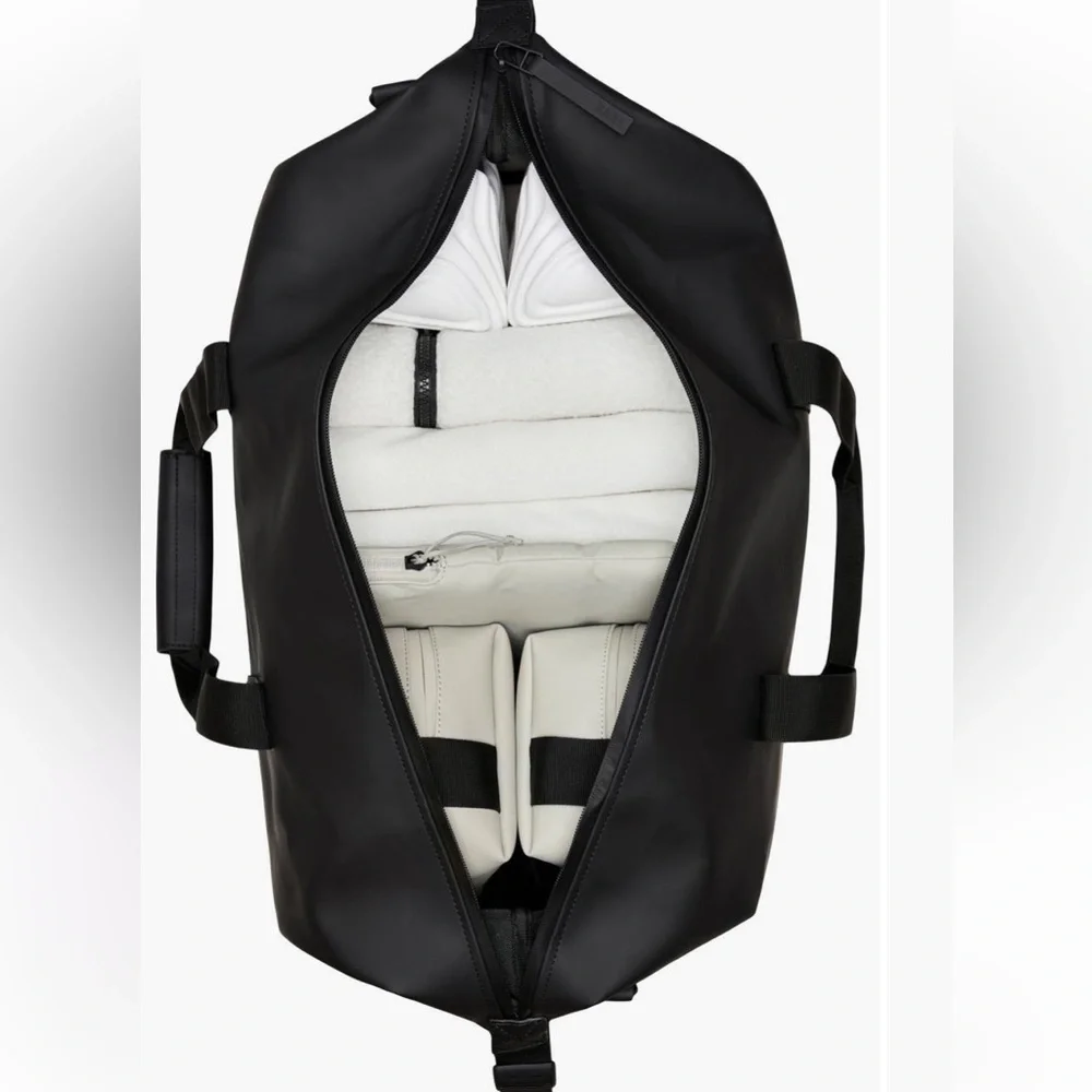 NWT Rains Hilo Weekender Waterproof Duffle Bag in Dune - XL